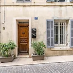 Au P\'tit Canaille, plein centre avec parking privé